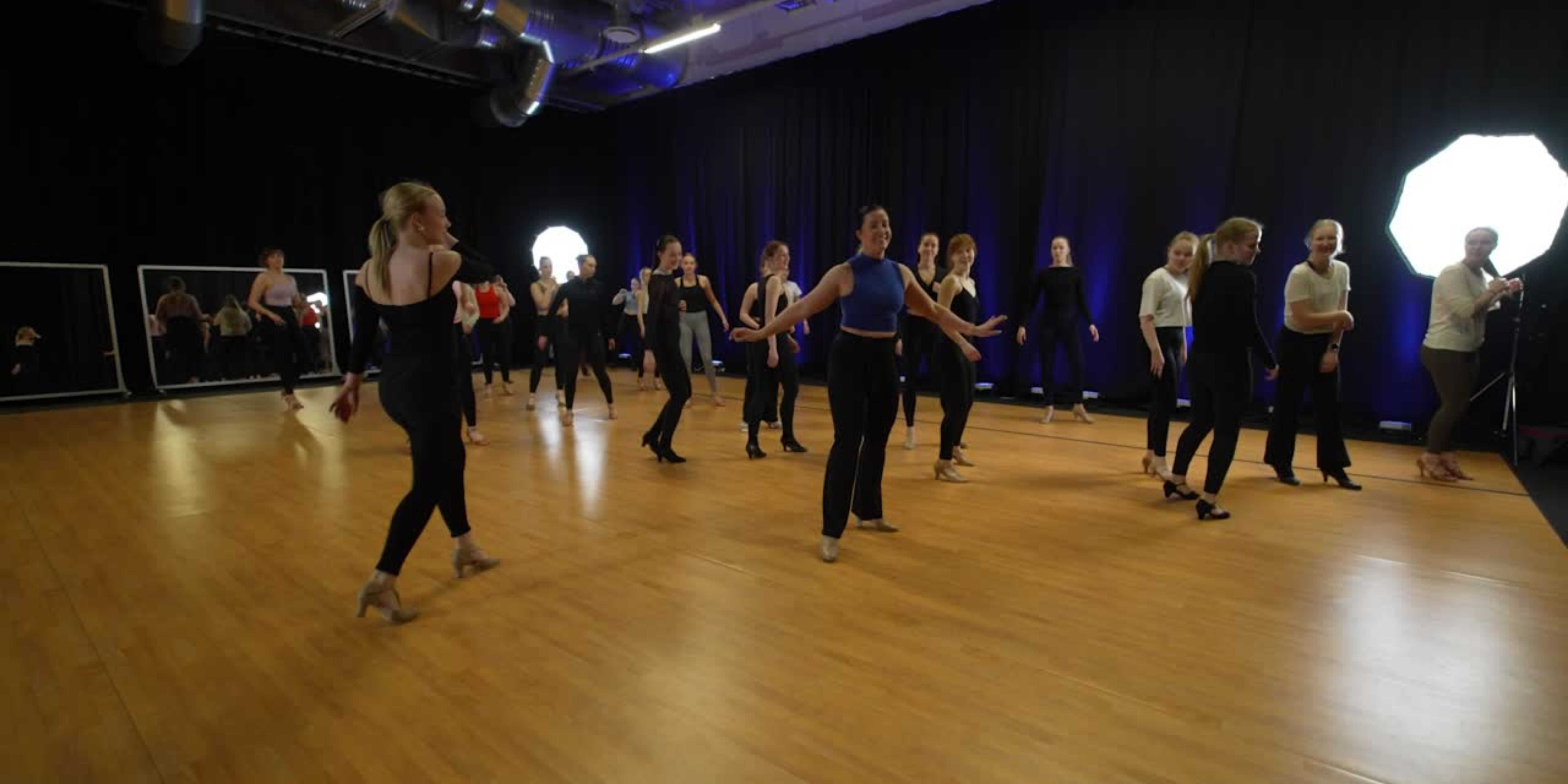 Hae mukaan Citydancen omaan tanssinohjaajakoulutukseen 5.6. mennessä!
